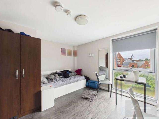 1 Bedroom Studio Flat