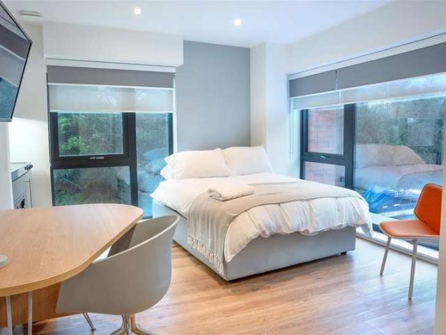 1 Bedroom Studio Flat