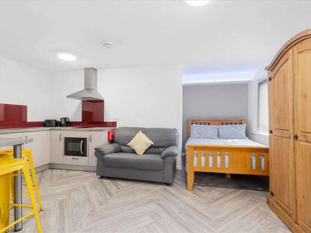 1 Bedroom Studio Flat