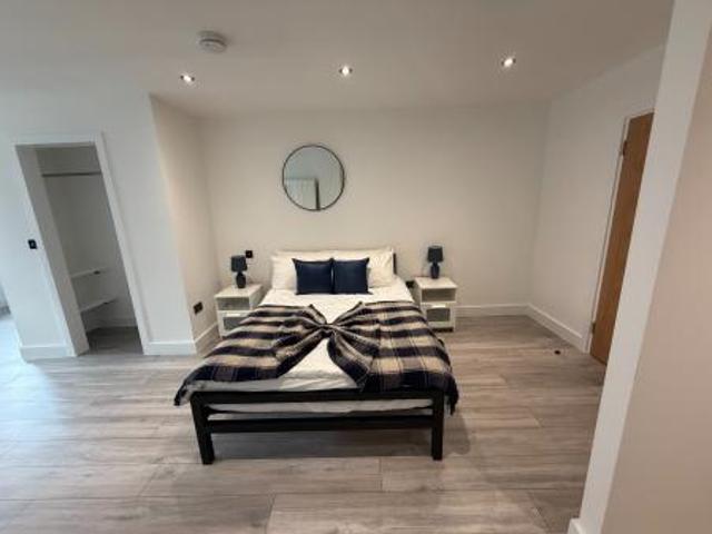 1 bedroom Studio flat To Let