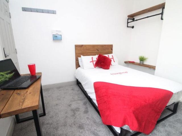 1 bedroom Studio flat To Let