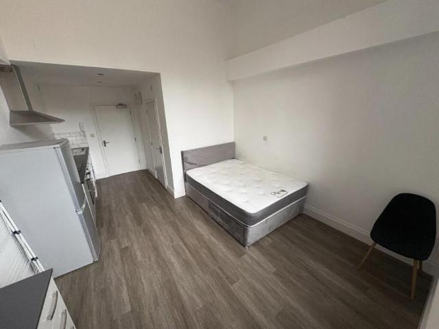 1 bedroom Studio flat To Let