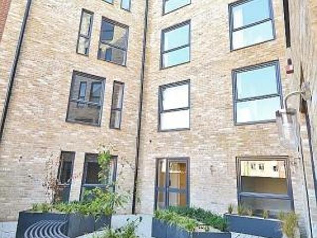 1 bedroom Studio flat To Let
