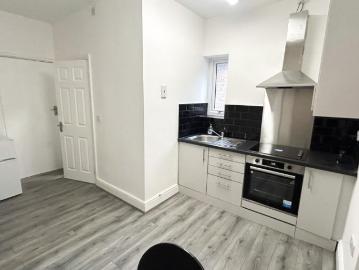 1 bedroom Studio flat To Let