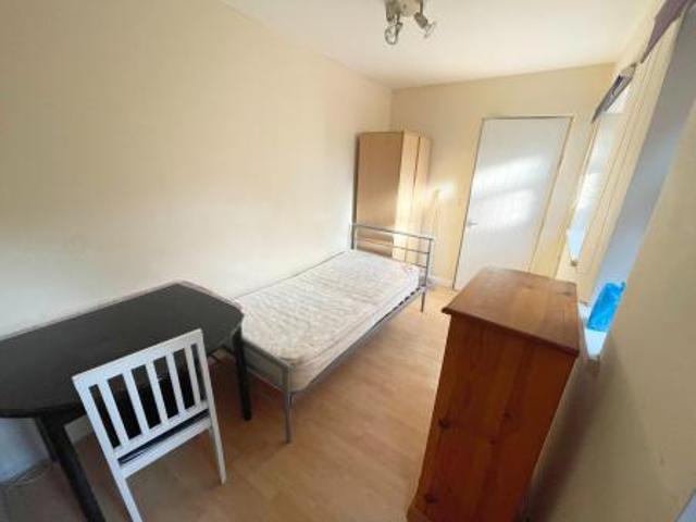 1 bedroom Studio flat To Let