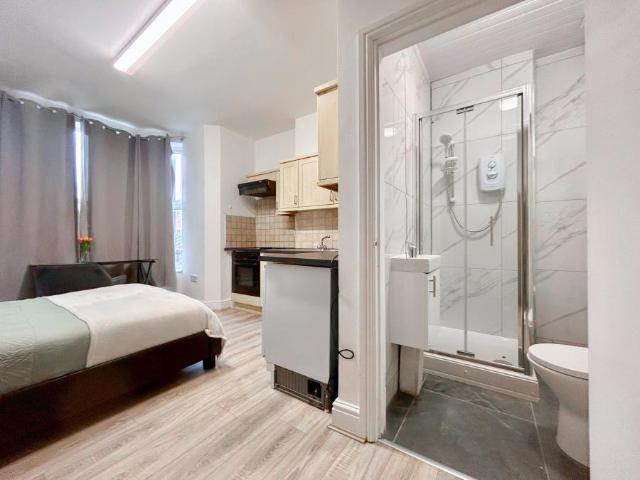1 bedroom Studio flat To Let