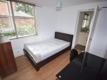 1 bedroom Studio flat To Let