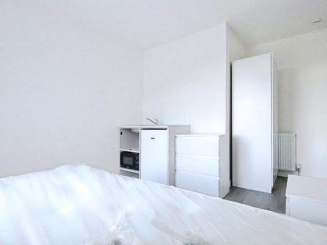 1 bedroom Studio flat To Let