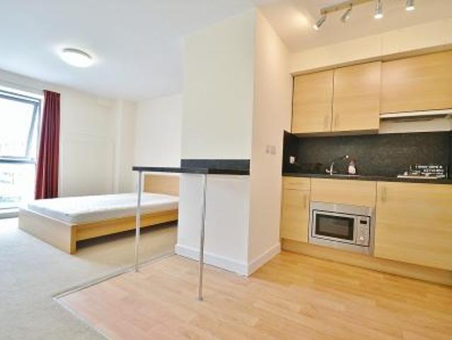 1 bedroom Studio flat To Let