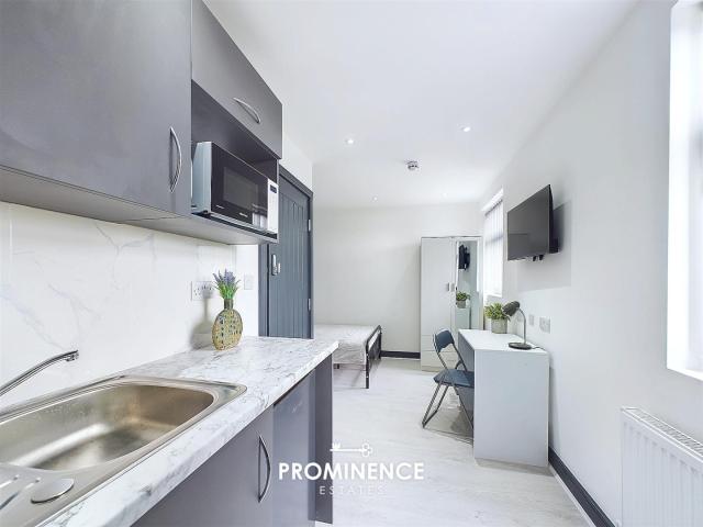 1 bedroom Studio flat to rent