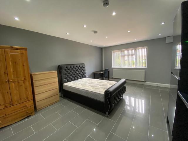 1 bedroom Studio flat to rent