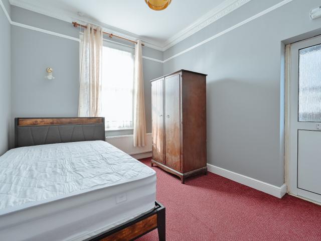 1 Bedroom Studio for Rent in Bushey | Foxtons