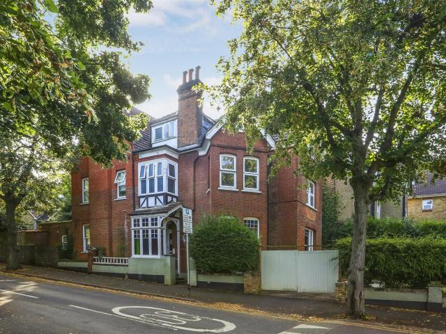1 bedroom studio for rent in Brighton Road, Sutton