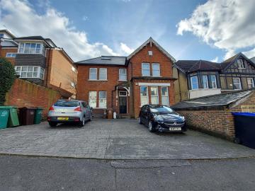 1 bedroom studio for rent in Cedar Road, Sutton