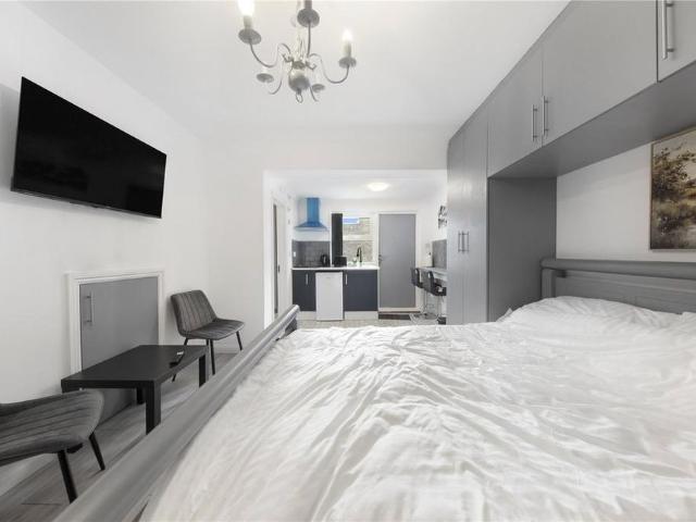 1 bedroom studio to rent