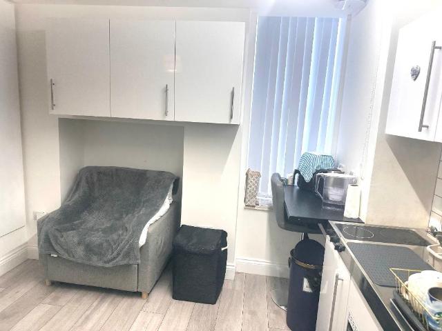 1 Bedroom Studio To Rent