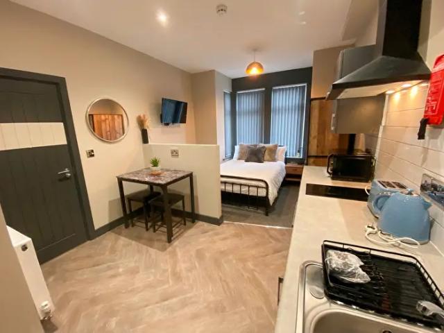 1 Bedroom Studio To Rent In Fairfax Road, Room, DE23