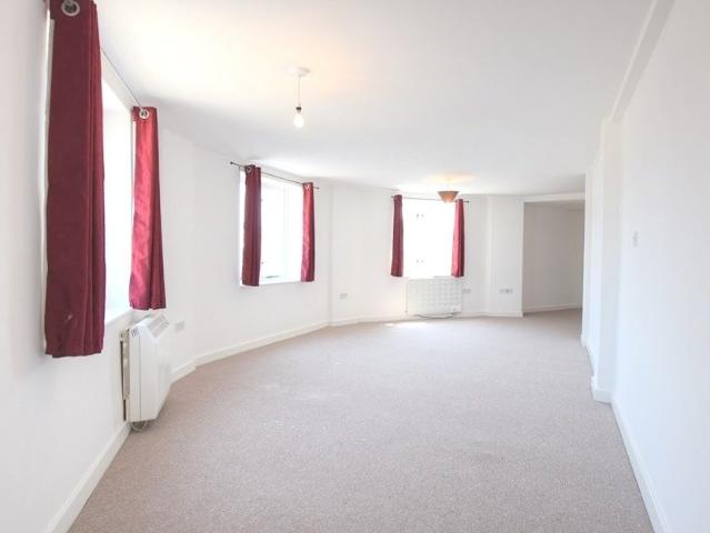 1 Bedroom Studio To Rent in South Street, Romford, RM1