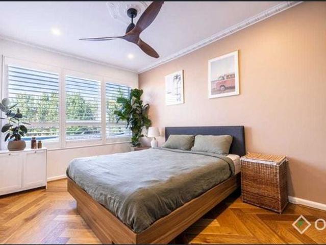 1 bedroom + Study beachside Beauty