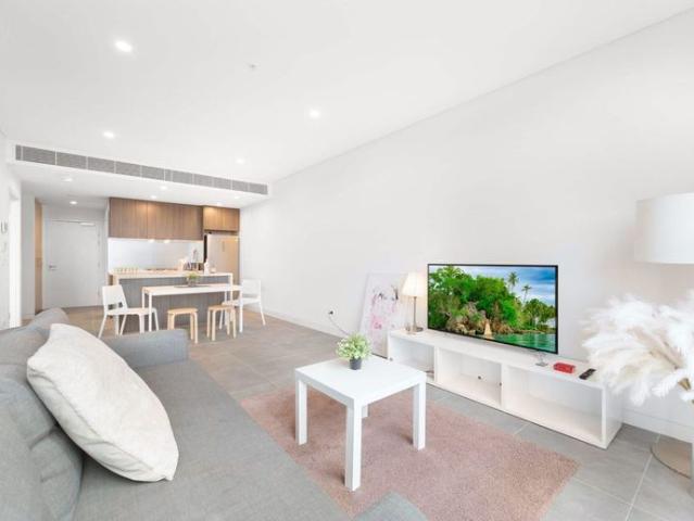 1 Bedroom Stylish, Fully Furnished Retreat in the Heart of Homebush