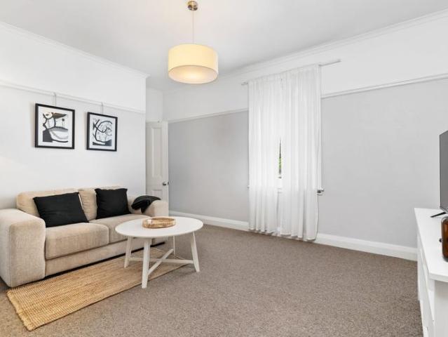 1 Bedroom Stylish Furnished Unit
