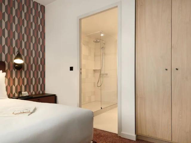 1 Bedroom Suite with 1 King Bed near CDG