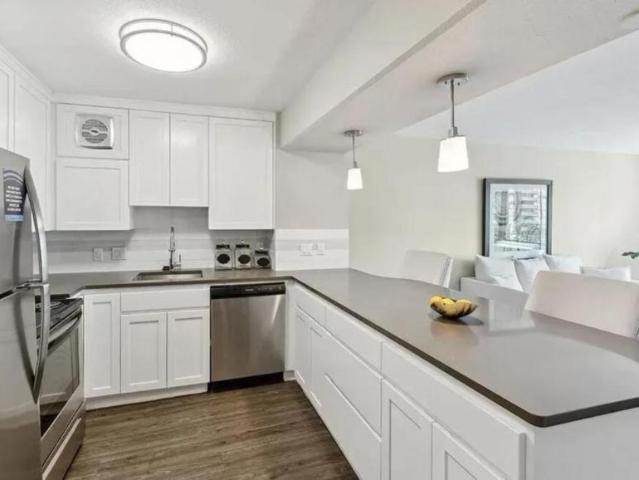 1 bedroom, Portland OR 97205 105732960
