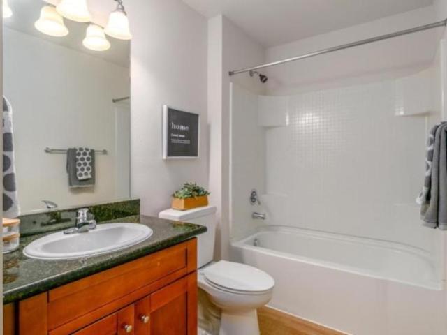 1 bedroom, Portland OR 97212 105732609