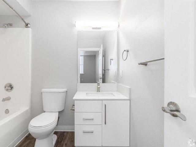 1 bedroom, Portland OR 97213 105733912