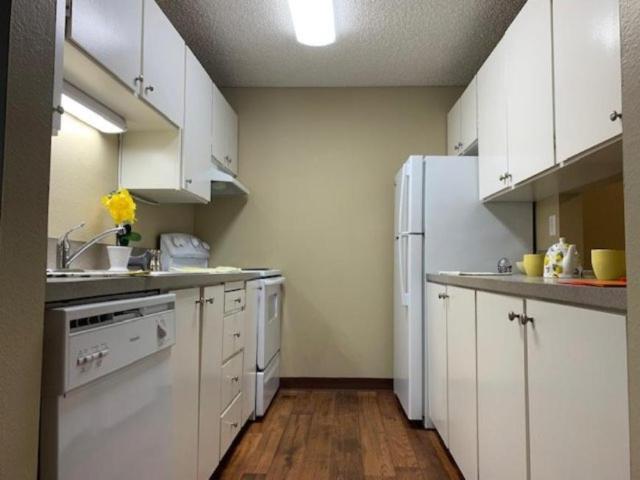 1 bedroom, Portland OR 97225 106028013