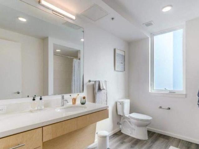 1 bedroom, Portland OR 97227 105264624