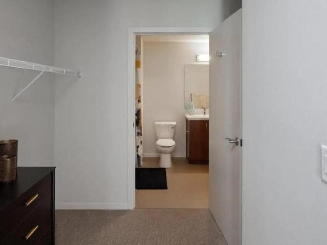 1 bedroom, Portland OR 97232 105197177