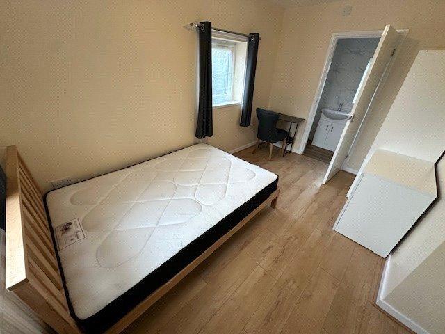 1 bedroom parking to rent