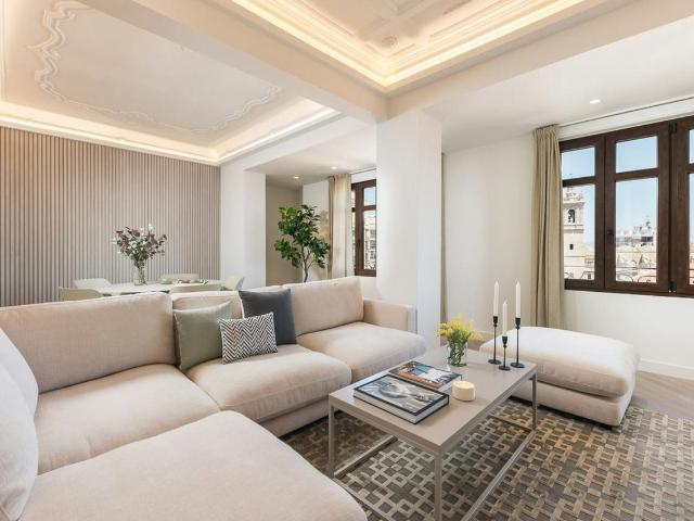 1 Bedroom Penthouse with Terrace in Centro, Valencia Amsterdam Apartments for Rent