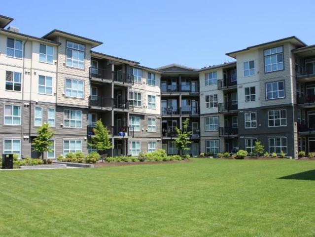 1 Bedroom plus Den Apartment in Midtown, Available December 1st!