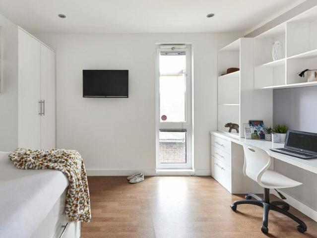 1 bedroom private hall to rent