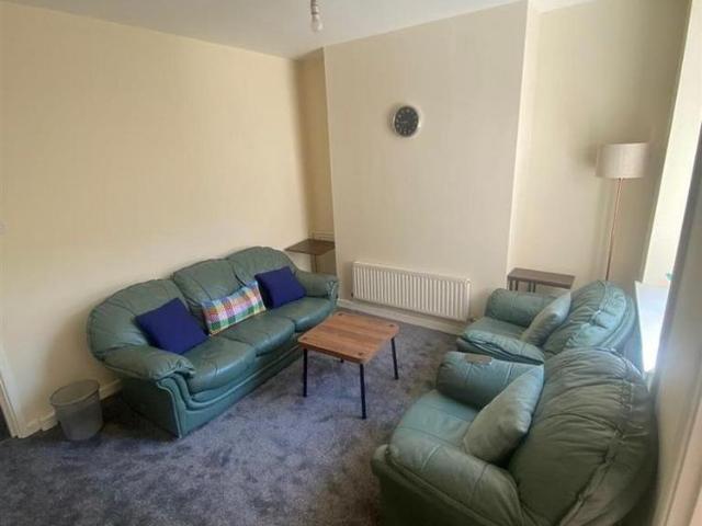 1 bedroom private hall to rent