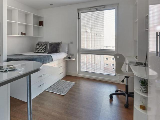 1 bedroom private hall to rent