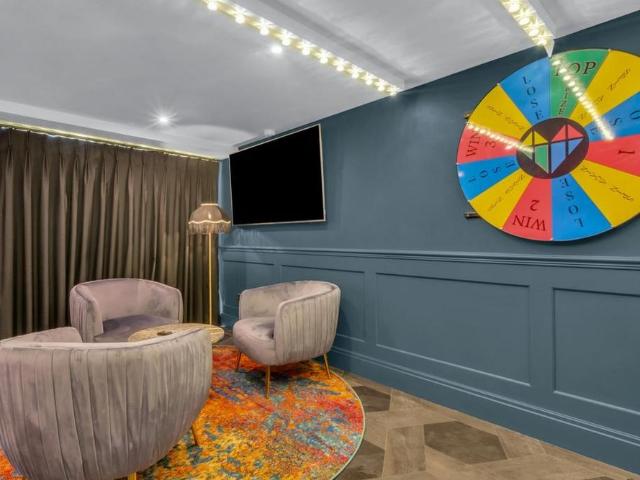 1 bedroom private hall to rent