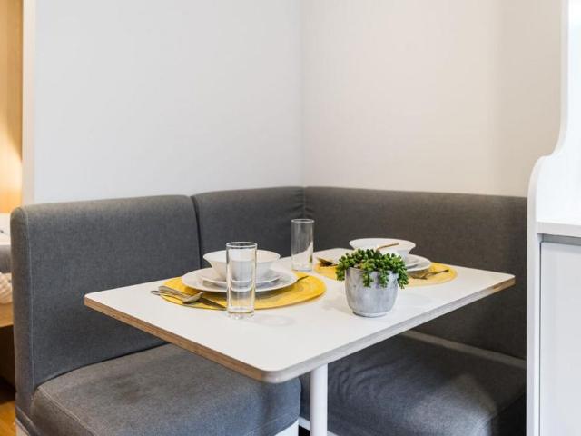 1 bedroom private hall to rent