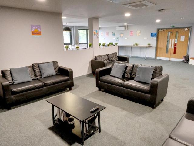 1 bedroom private hall to rent
