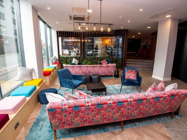 1 bedroom private hall to rent