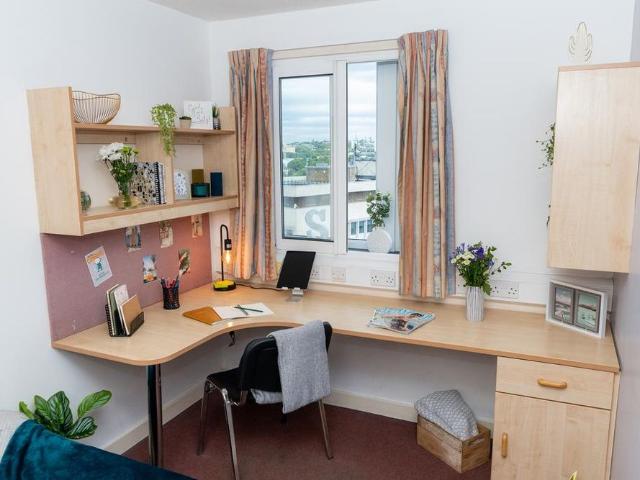 1 bedroom private hall to rent