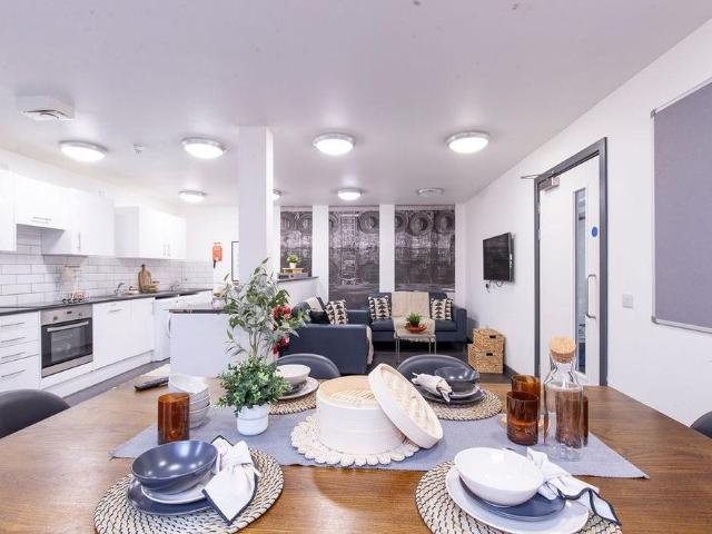 1 bedroom private hall to rent