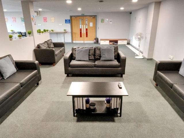 1 bedroom private hall to rent