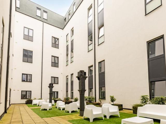 1 bedroom private hall to rent