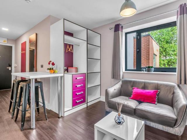 1 bedroom private hall to rent
