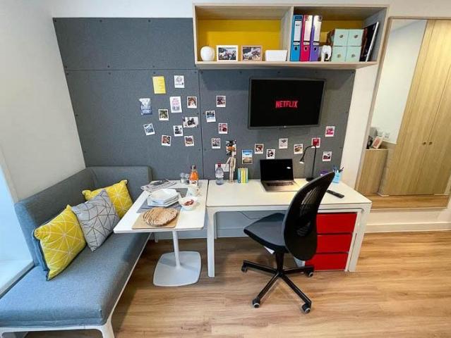 1 bedroom private hall to rent