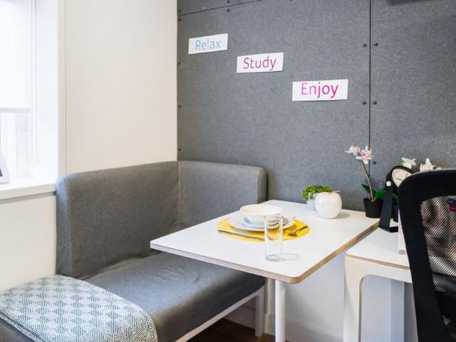 1 bedroom private hall to rent