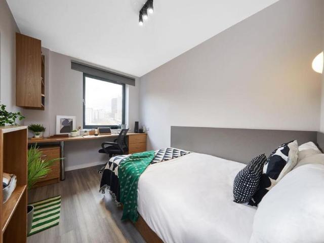 1 bedroom private hall to rent
